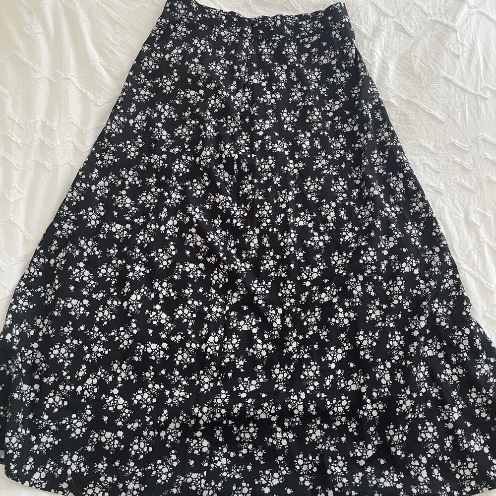 Floral skirt with slit